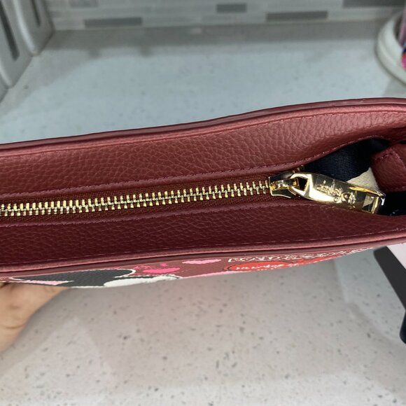 WondaPop Disney Designer Series Mickey and Minnie Shoulder Bag NWT - Picture 4 of 4